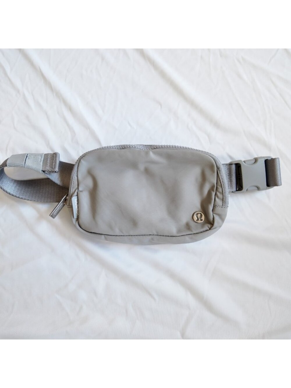 Lululemon everywhere belt bag gray fanny pack gymwear